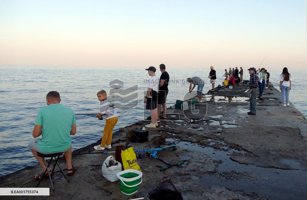 Fishing at Lanzheron beach in Odesa