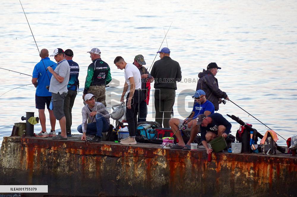 Fishing at Lanzheron beach in Odesa