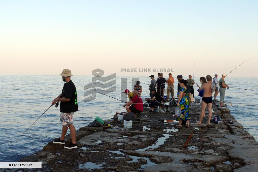 Fishing at Lanzheron beach in Odesa