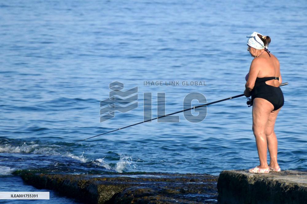 Fishing at Lanzheron beach in Odesa