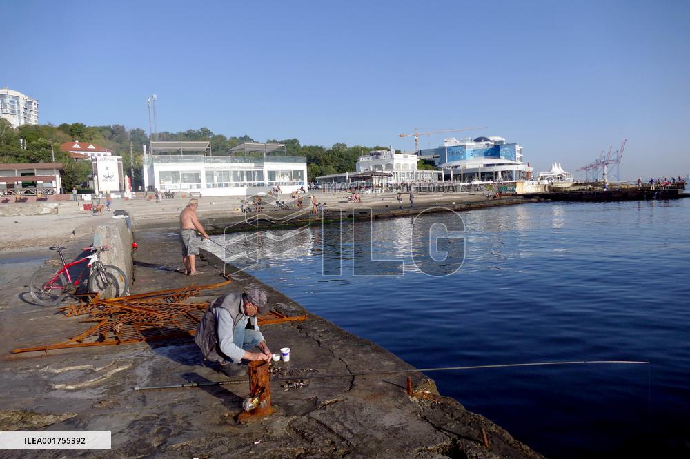 Fishing at Lanzheron beach in Odesa