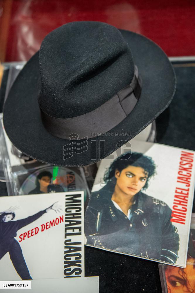 Michael Jackson’s Hat On Auction - Paris