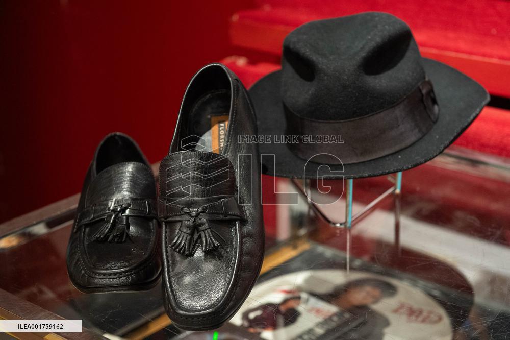 Michael Jackson’s Hat On Auction - Paris