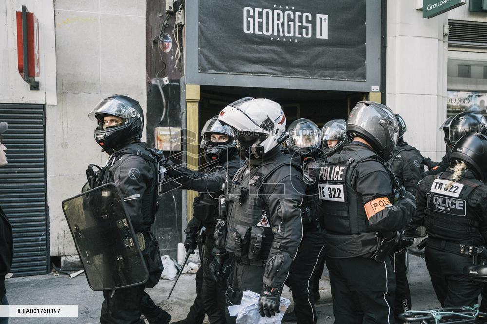 Demonstration " against police violence and systemic racism " - Paris