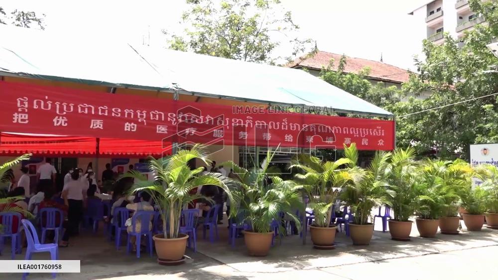 Cambodian patients praise Chinese "Peace Angel" medics for offering free medical services