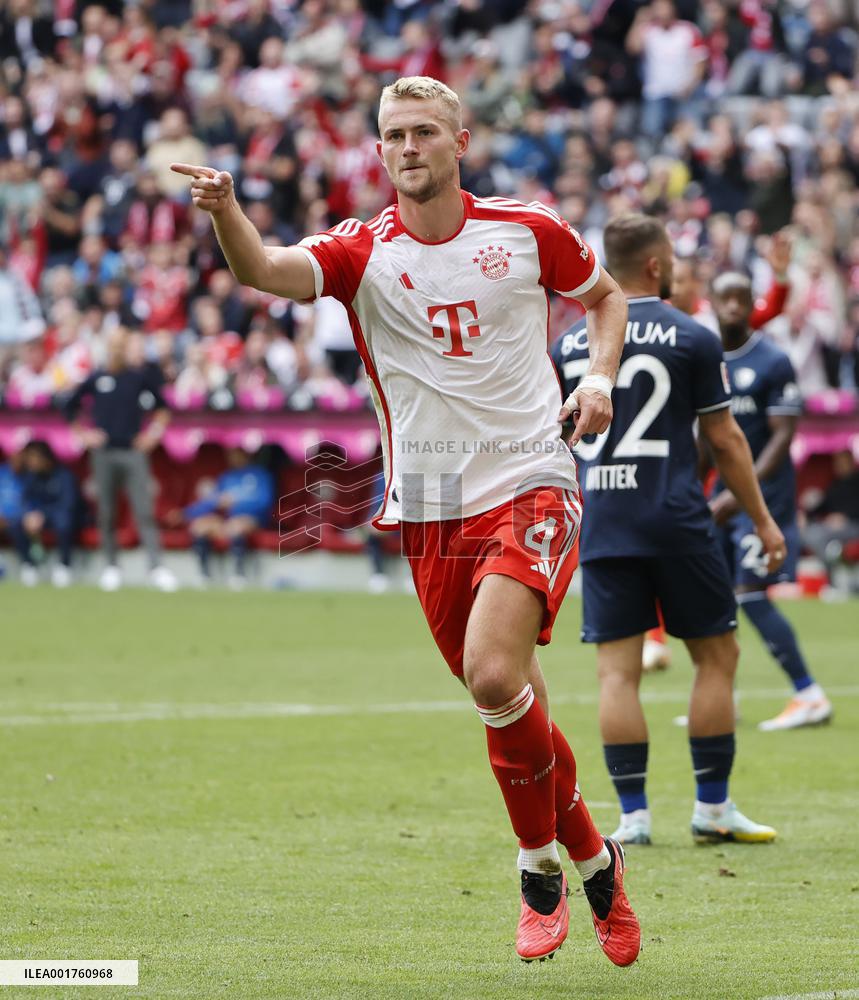 (SP)GERMANY-MUNICH-FOOTBALL-BUNDESLIGA-BAYERN MUNICH VS BOCHUM