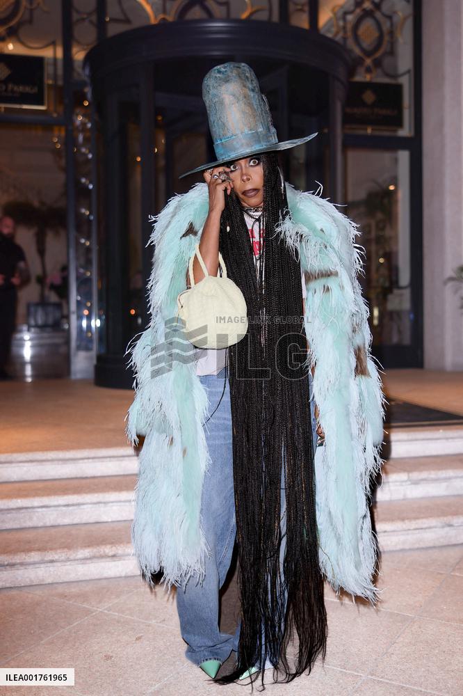 MFW - Erykah Badu Leaves Her Hotel