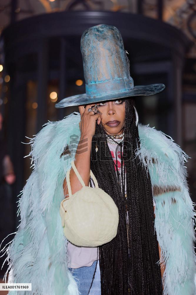 MFW - Erykah Badu Leaves Her Hotel