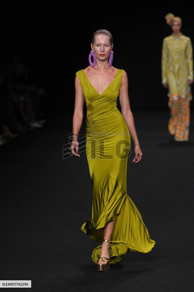 MFW - Chiara Boni La Petite Robe Runway