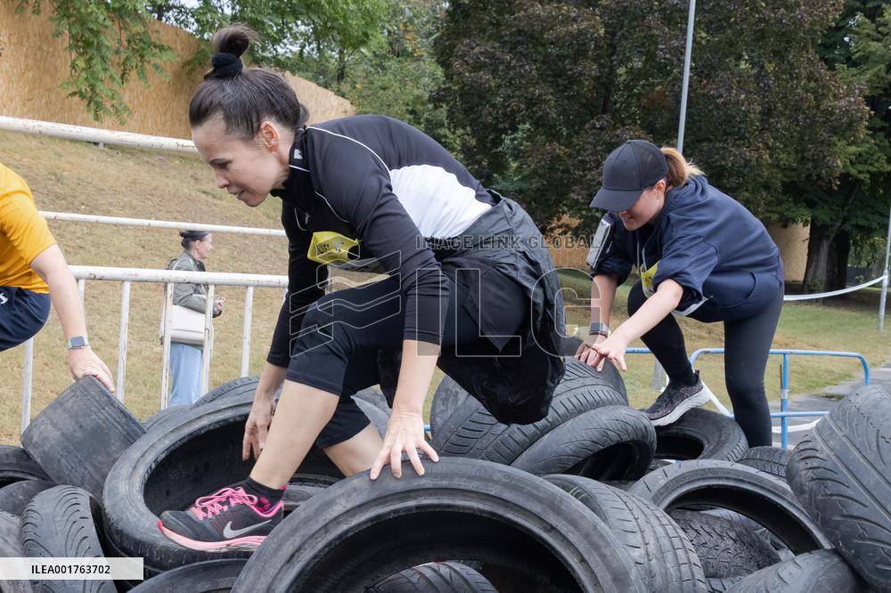 (SP) HUNGARY-BUDAPEST-OBSTACLE COURSE RUN