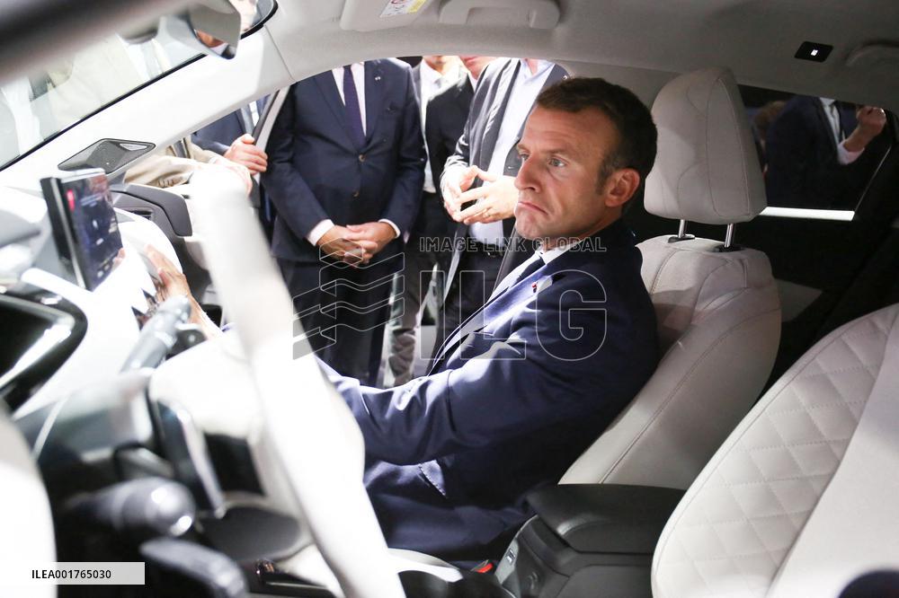 Macron Loves Wheels