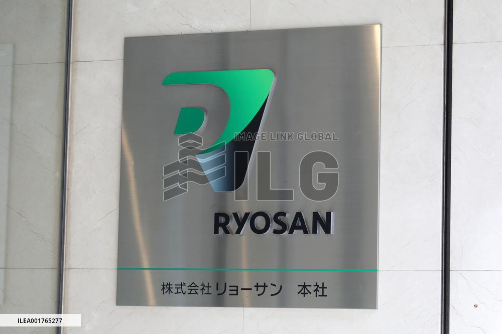 Ryosan's exterior, logo and signage