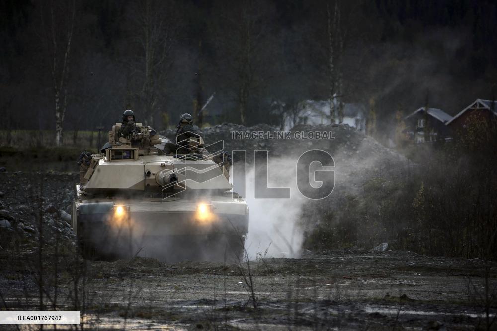 U.S. Abrams Tanks Reach Ukraine