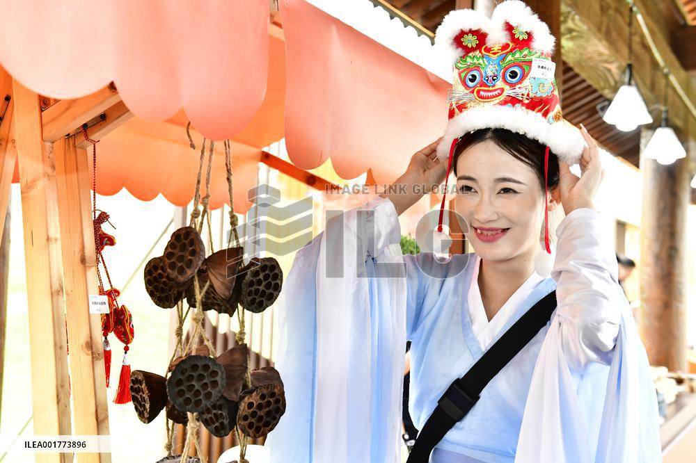 CHINA-SHANDONG-QUFU-NISHAN FORUM ON WORLD CIVILIZATIONS-HANDICRAFTS (CN)