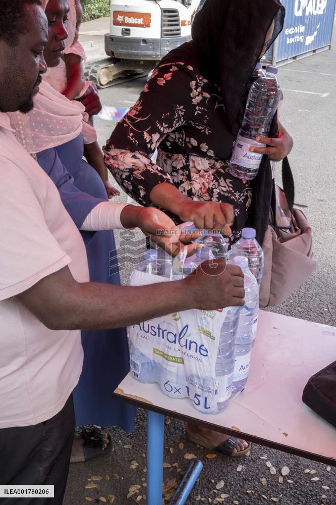 600000 liters of bottled water distribued In Mayotte
