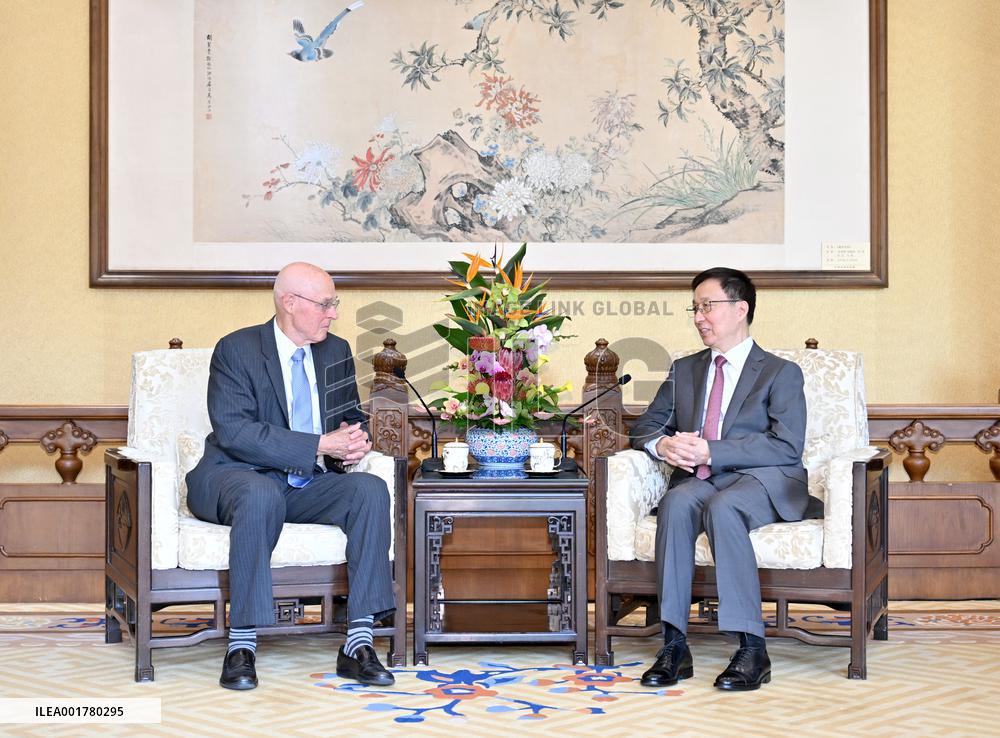 CHINA-BEIJING-HAN ZHENG-FORMER U.S. TREASURY SECRETARY-MEETING (CN)