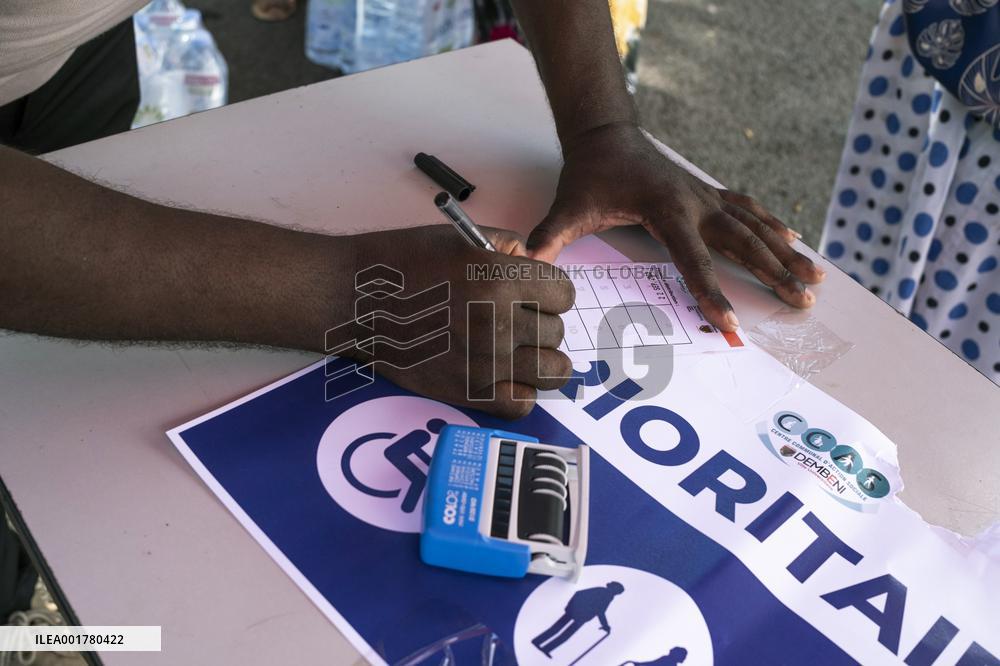 600000 liters of bottled water distribued In Mayotte