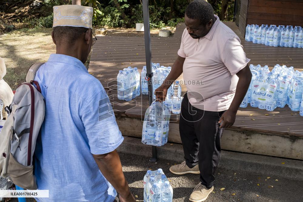 600000 liters of bottled water distribued In Mayotte