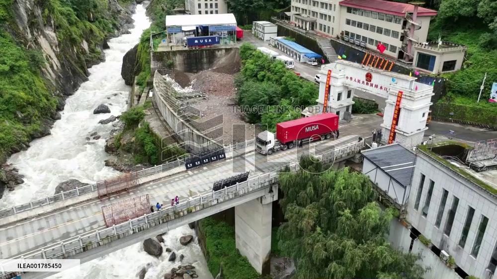 Border ports in China's Tibet see increasing traffic after operation resumed