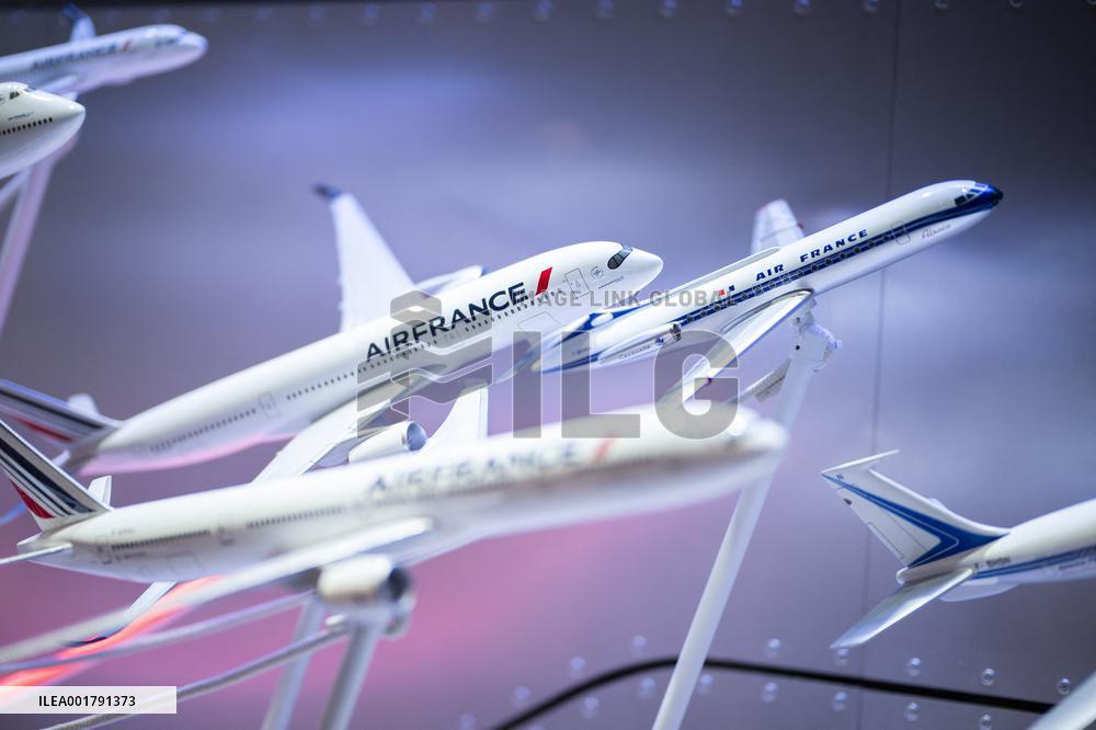 90th Anniversary Of Air France At The Galeries Lafayette - Paris