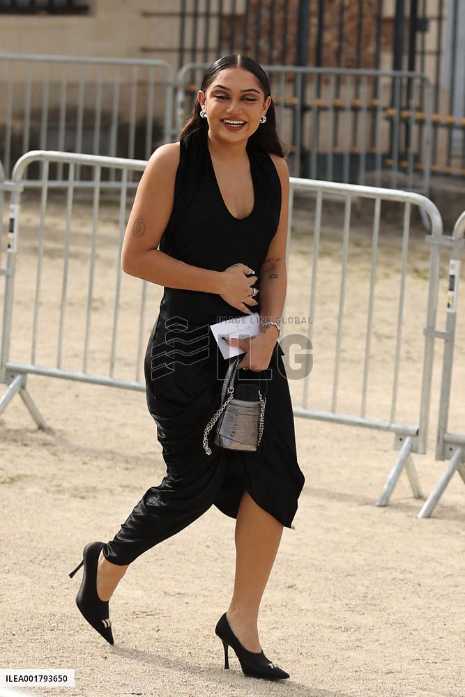 PFW - Givenchy Womenswear Spring/Summer 2024 - Arrivals NB