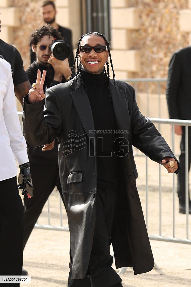 PFW - Givenchy Womenswear Spring/Summer 2024 - Arrivals NB