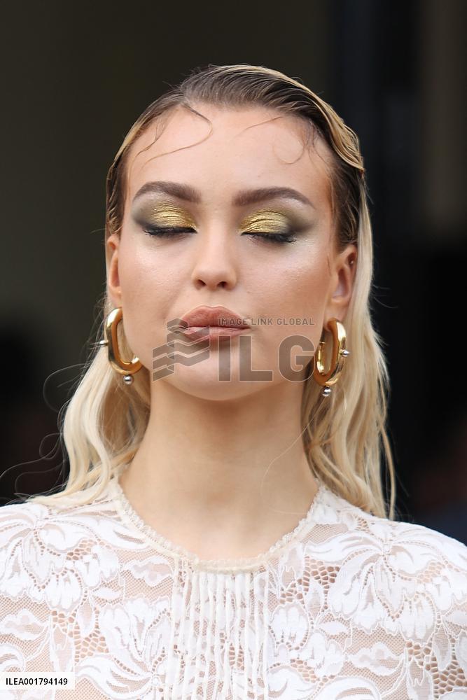 PFW - Rabanne Womenswear Spring/Summer 2024 - Arrivals NB