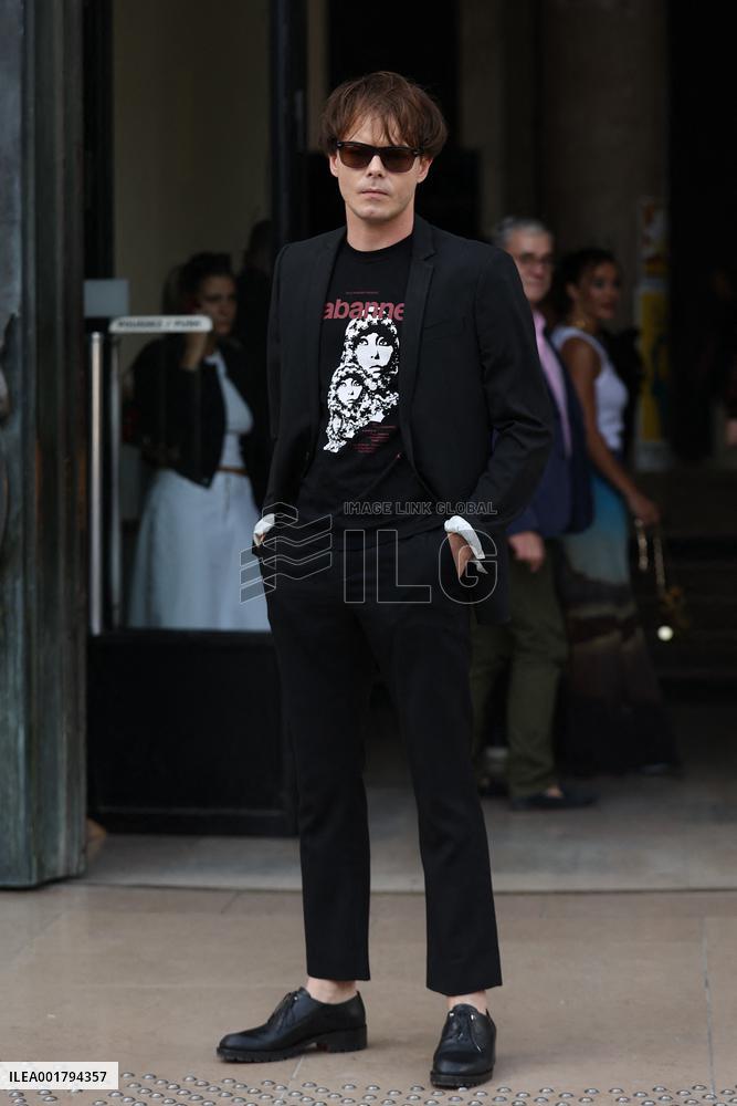 PFW - Rabanne Womenswear Spring/Summer 2024 - Arrivals NB