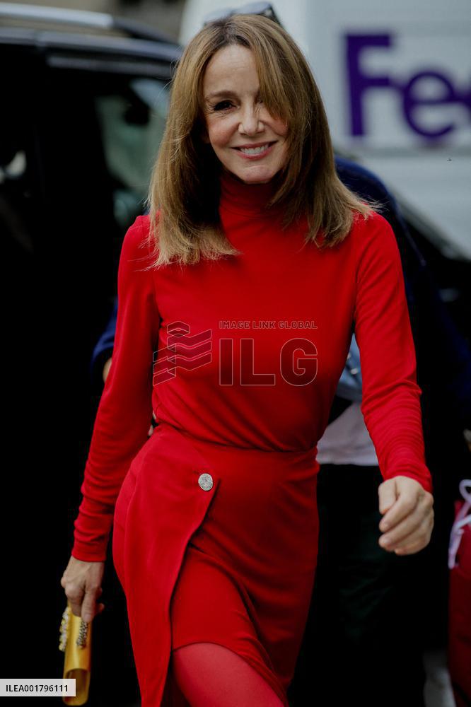 PFW - Roger Vivier Street Style