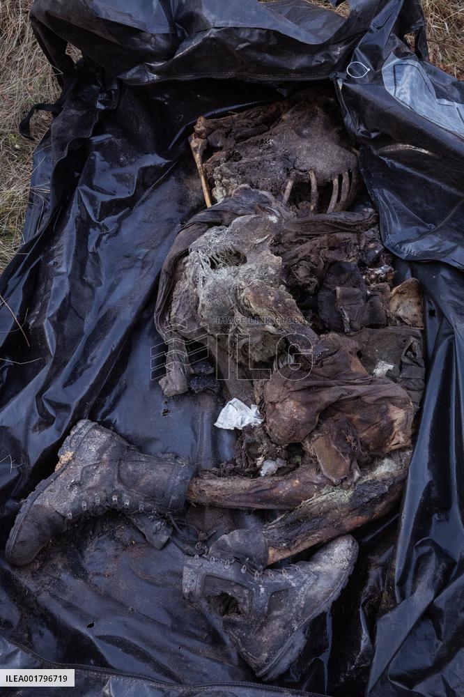 Platsdarm search team body collectors