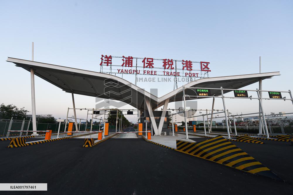 Xinhua Headlines: 10 years on, FTZs set sail on new voyage as China vows to open wider