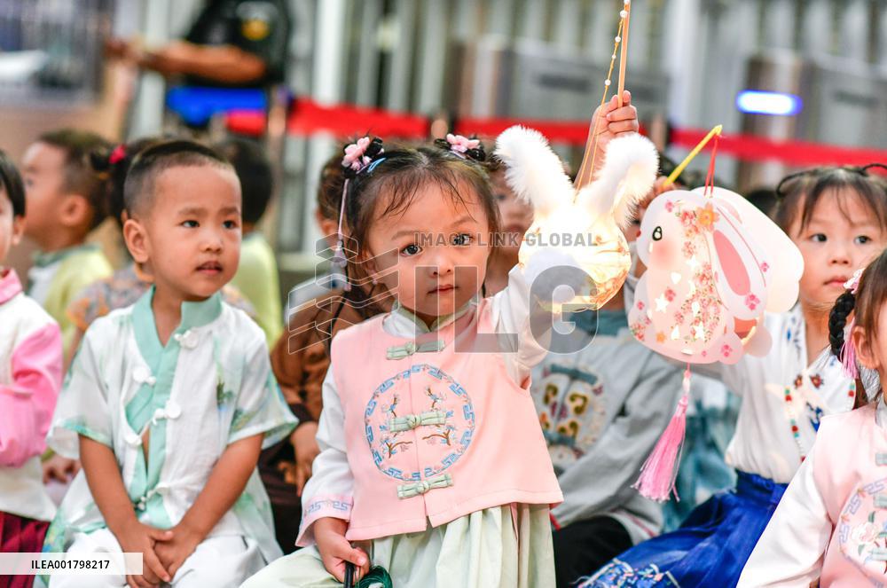 CHINA-MID-AUTUMN FESTIVAL (CN)