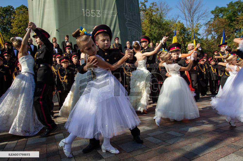 Cadets get shoulder marks in Kyiv