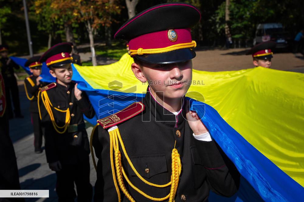 Cadets get shoulder marks in Kyiv