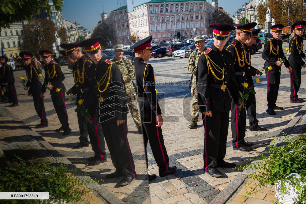 Cadets get shoulder marks in Kyiv