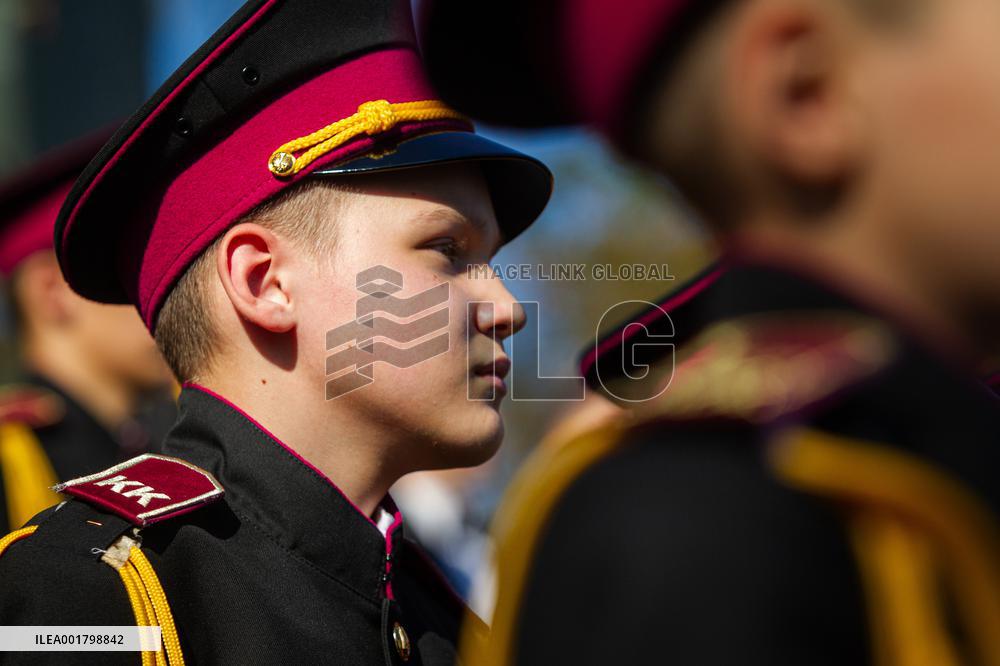Cadets get shoulder marks in Kyiv