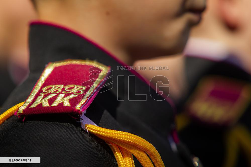 Cadets get shoulder marks in Kyiv