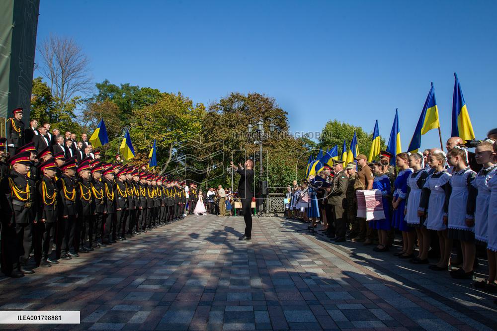 Cadets get shoulder marks in Kyiv