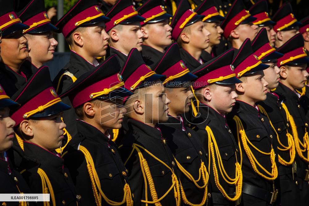 Cadets get shoulder marks in Kyiv