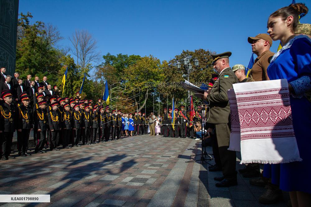 Cadets get shoulder marks in Kyiv