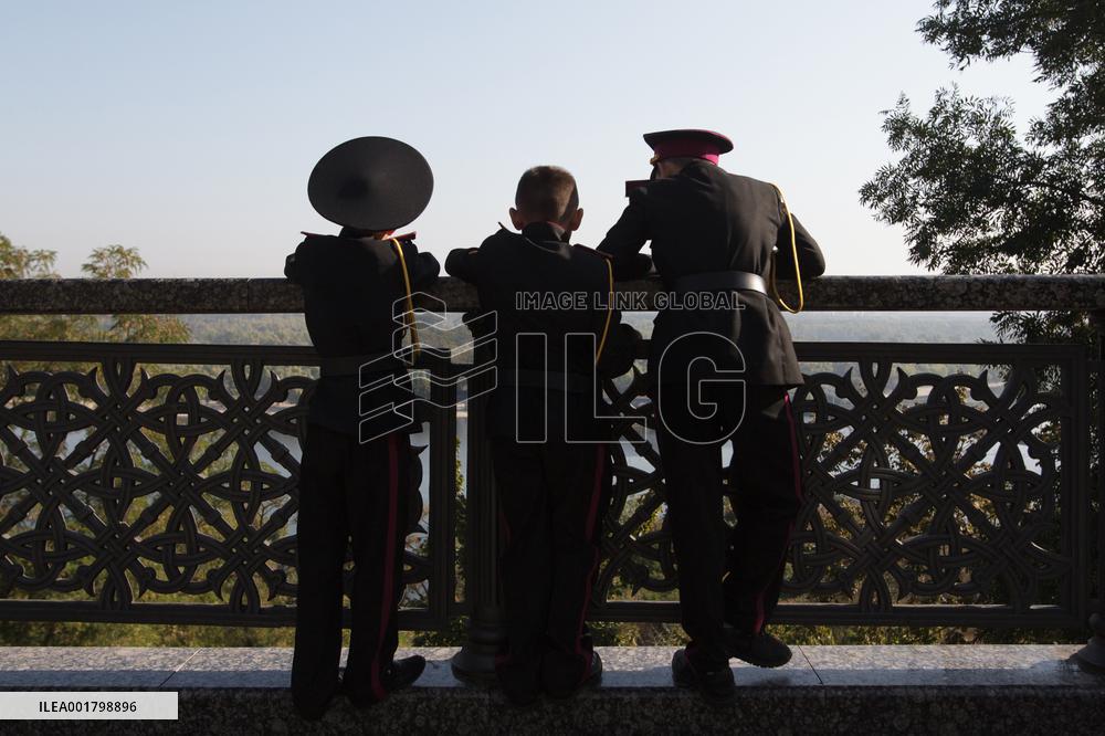 Cadets get shoulder marks in Kyiv