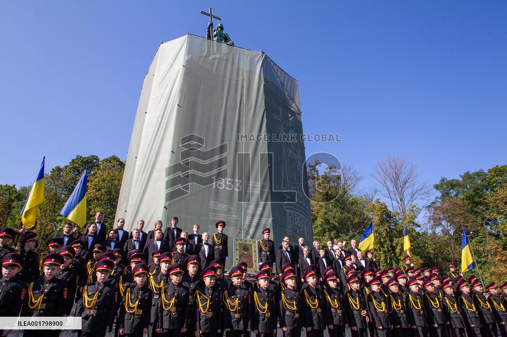 Cadets get shoulder marks in Kyiv