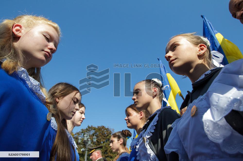 Cadets get shoulder marks in Kyiv