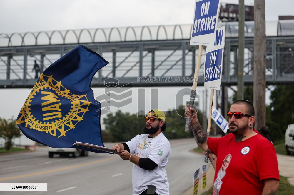 U.S.-CHICAGO-AUTO WORKERS-STRIKE-EXPANSION