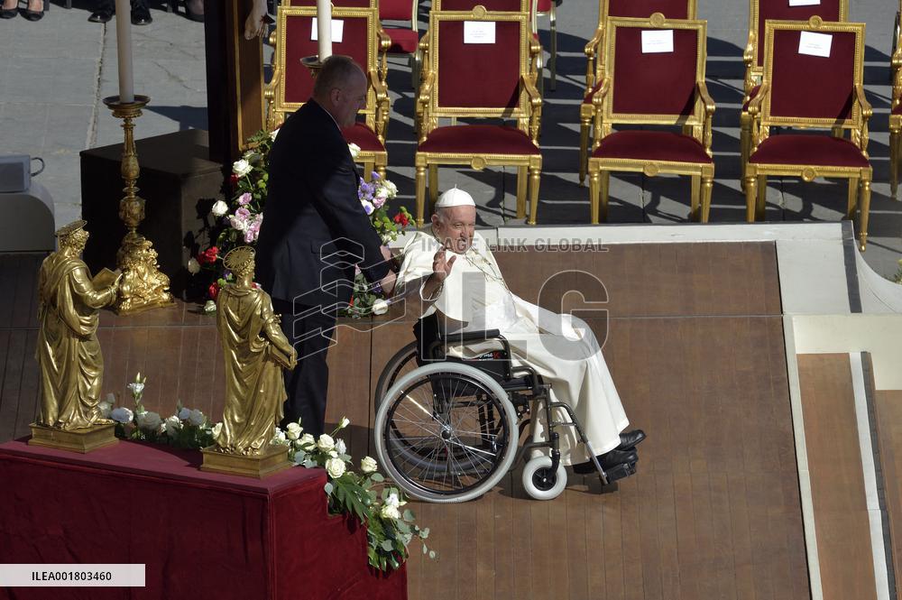 Pope Francis creates 21 new cardinals, three of them Spaniards