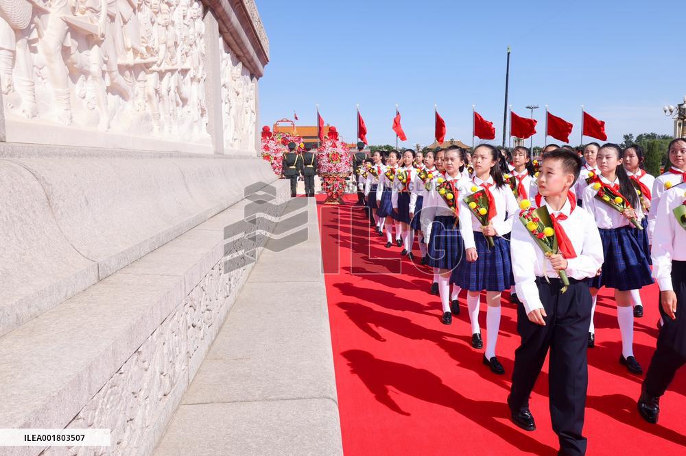 CHINA-BEIJING-MARTYRS' DAY-FALLEN NATIONAL HEROES-FLOWER BASKETS PRESENTING (CN)