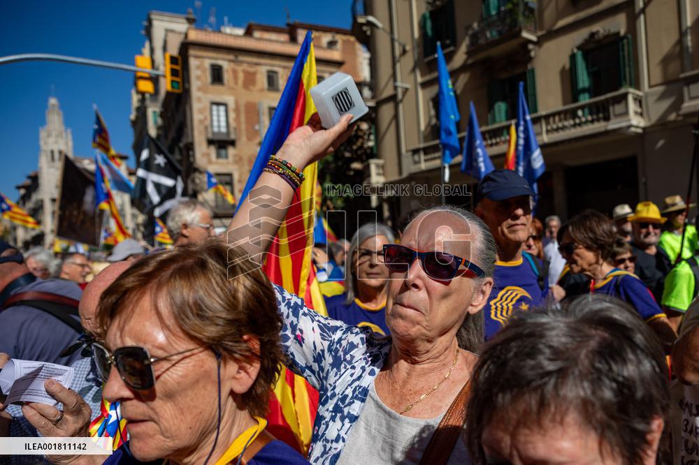 Pro-Independence Catalans Commemorate October 1st - Barcelona