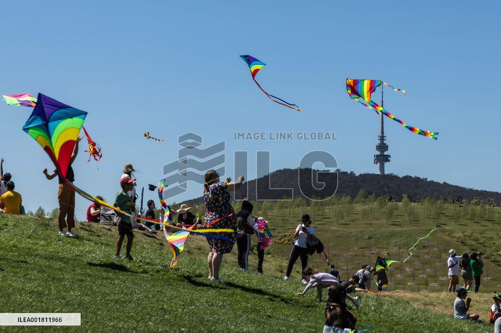AUSTRALIA-CANBERRA-NATIONAL ARBORETUM-KITE FEST
