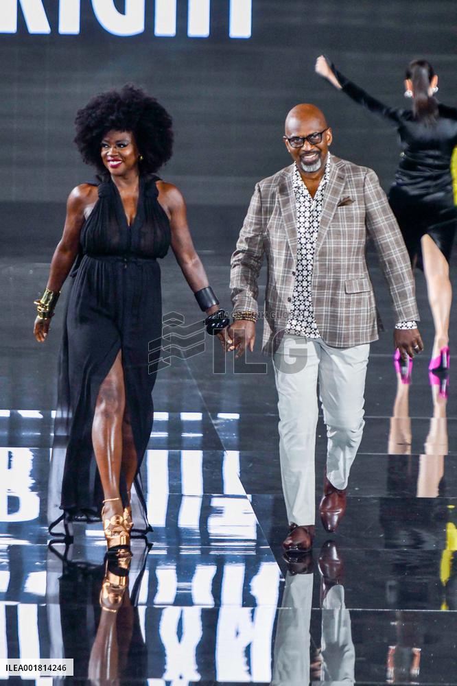 PFW - "Le Defile L'Oreal Paris - Walk Your Worth" : Runway