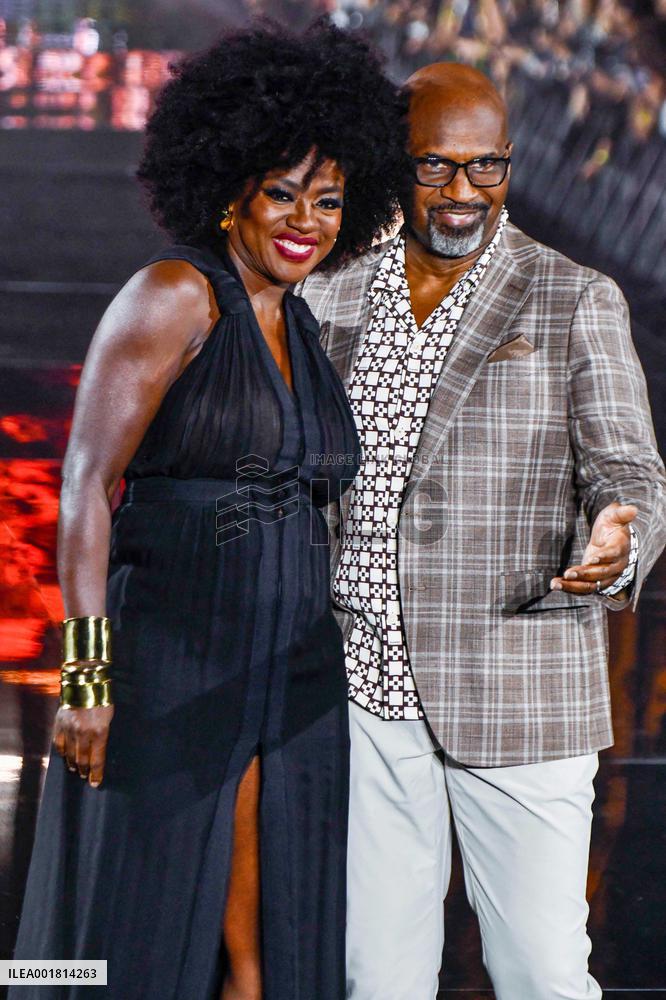 PFW - "Le Defile L'Oreal Paris - Walk Your Worth" : Runway